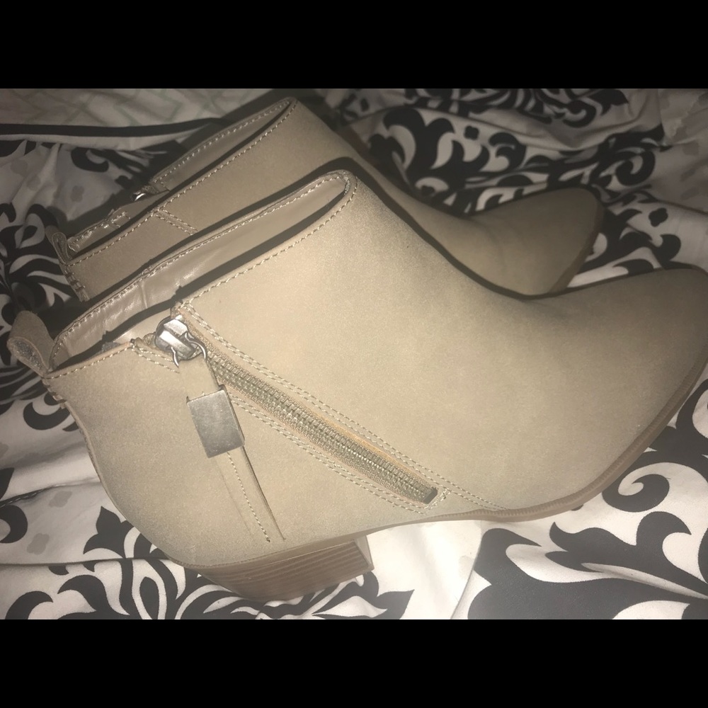 Booties - Picture 4 of 4